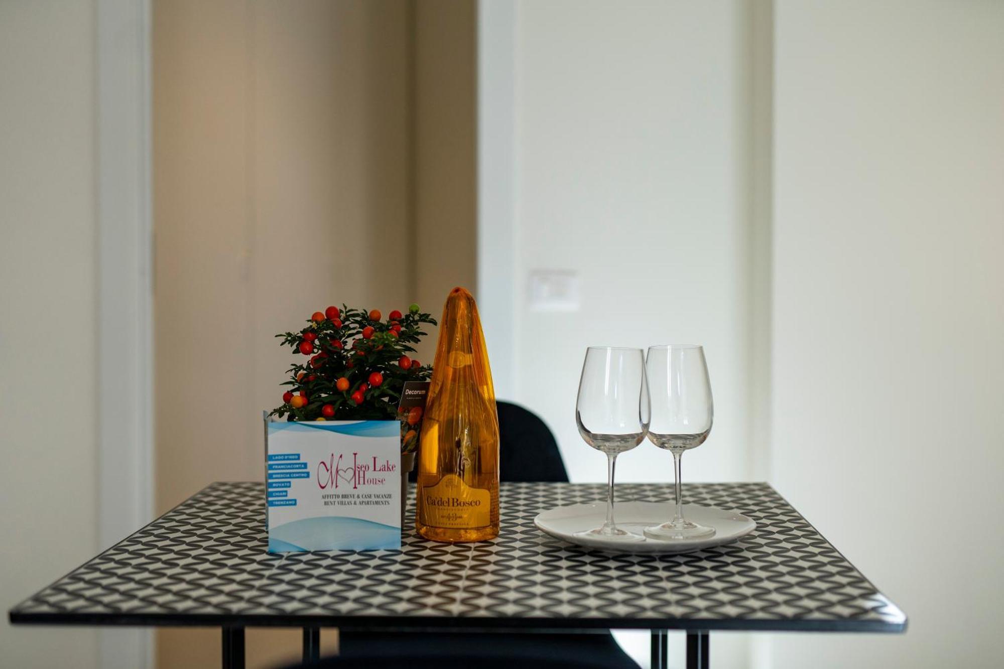 Via Vittorio Veneto 468 Chiari Aparthotel Стая снимка